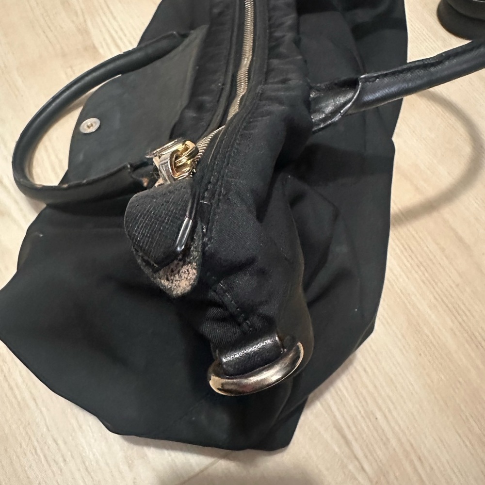 Prada Black Shoulder Bag with Elegant Design - Picture 4 of 11